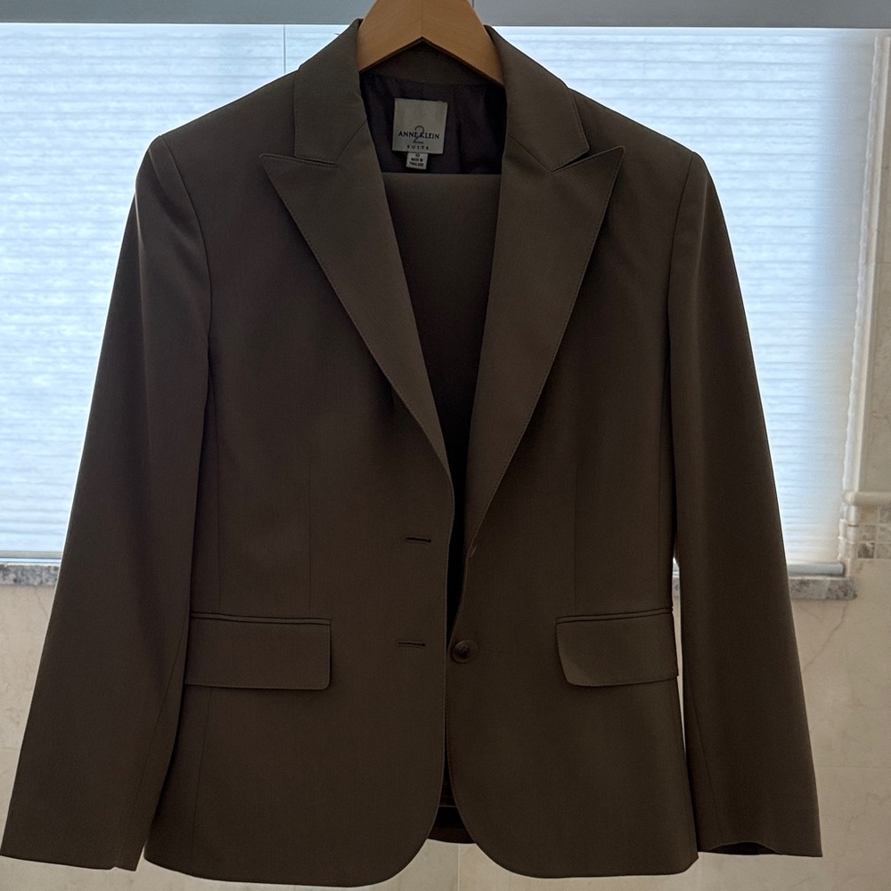 Anne Klein Brown suit. Size 10